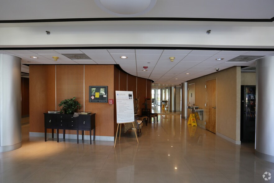 More Photos Of 5100 N Federal Hwy, Fort Lauderdale Office For Sale