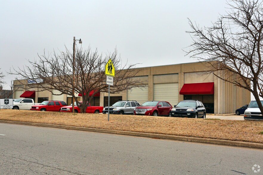 More Photos Of 3200 Broce Dr, Norman Warehouse For Lease