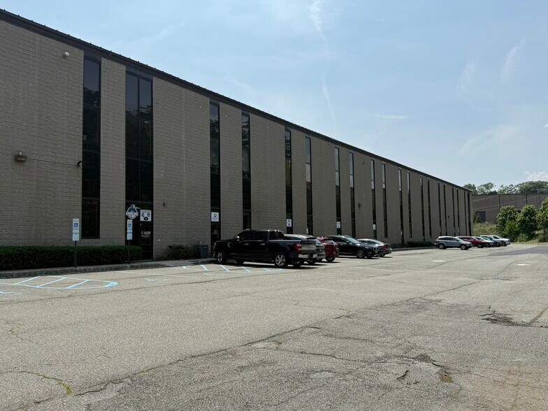 More Photos Of 105 W Dewey Ave, Wharton Warehouse For Lease
