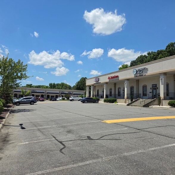 More Photos Of 692 Jonestown Rd, Winston-Salem Unknown For Lease