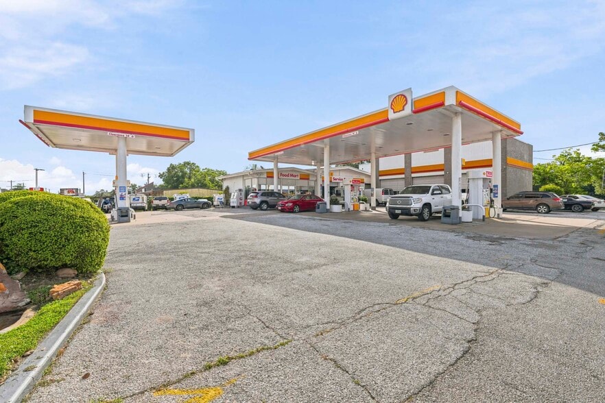 More Photos Of 101 S Friendswood Dr, Friendswood General Retail For Sale