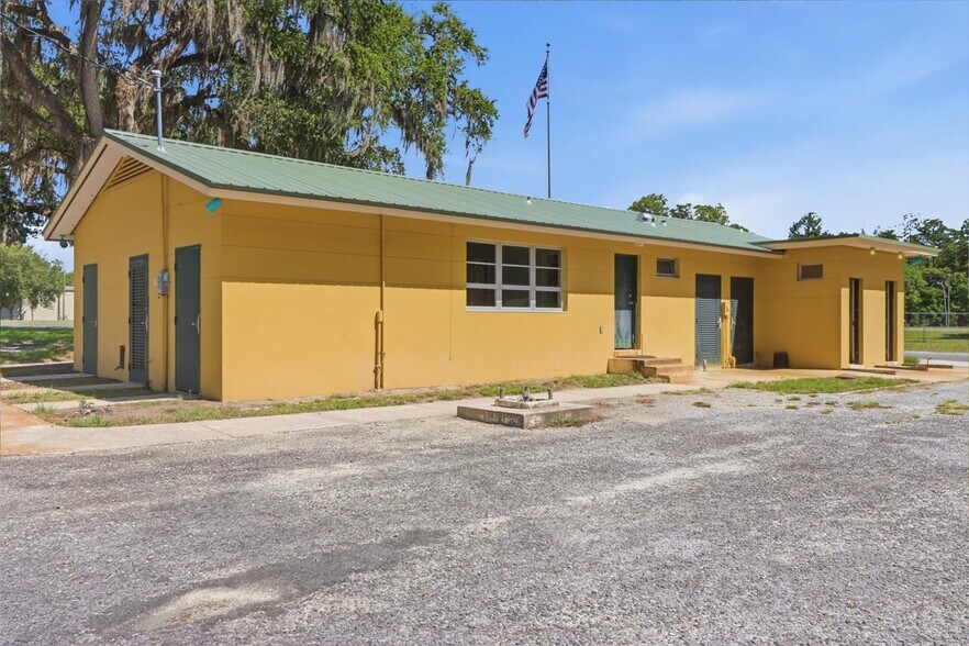 More Photos Of 18150 SE 72 Ave, Inglis Office For Sale