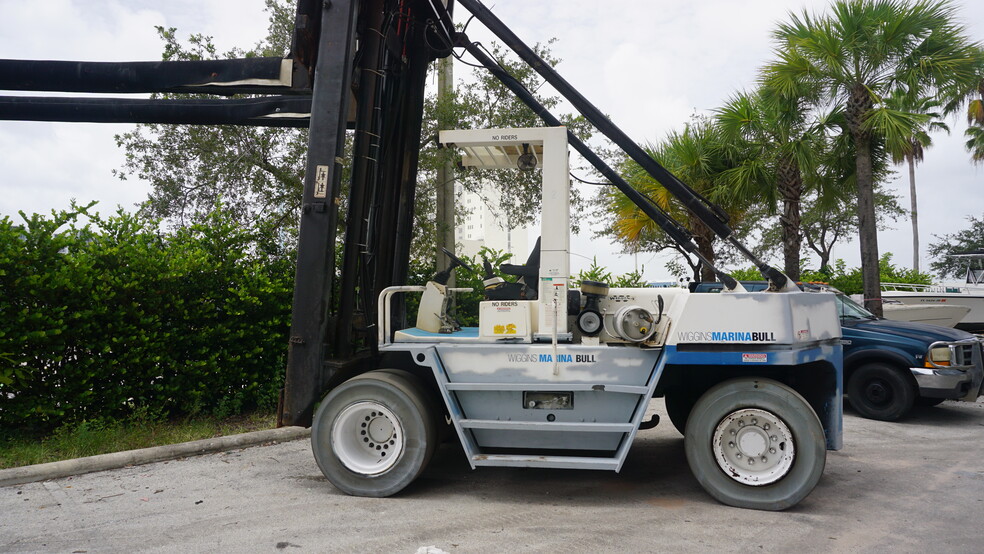 More Photos Of 90 N Bryan Rd, Dania Beach Marina For Sale