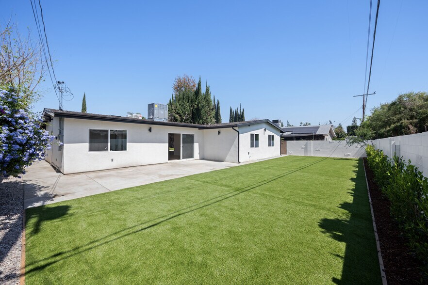 More Photos Of 22928 Leadwell St, West Hills Apartments For Sale