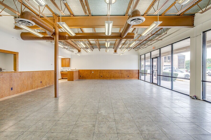 More Photos Of 5801 Curzon Ave, Fort Worth General Retail For Lease