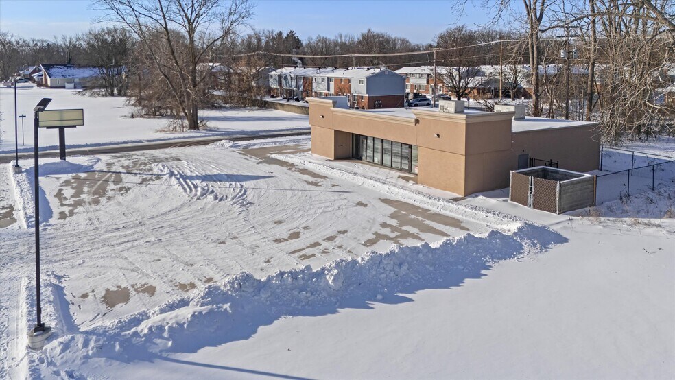 More Photos Of 8498 Wayne Rd, Romulus Convenience Store For Lease