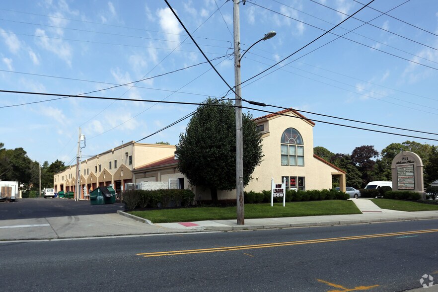 More Photos Of 711 N Main St, Pleasantville General Retail For Lease