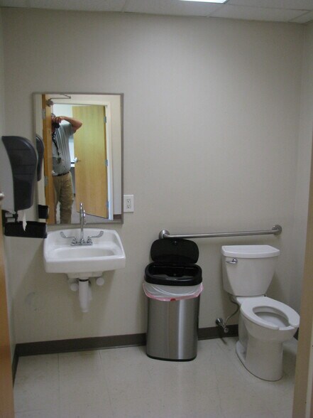 More Photos Of 100 Griffin Rd, Portsmouth Medical For Sale