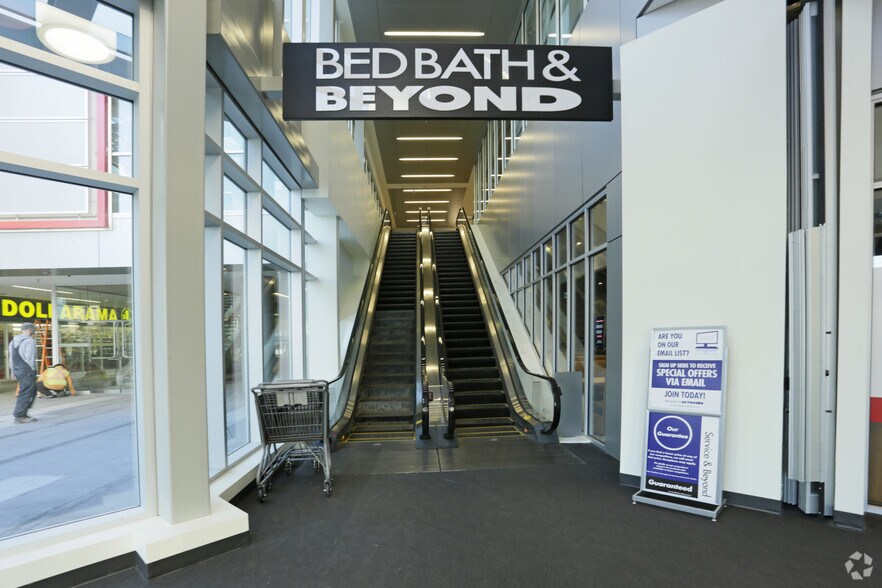 More Photos Of 6200 McKay Ave, Burnaby Freestanding For Lease