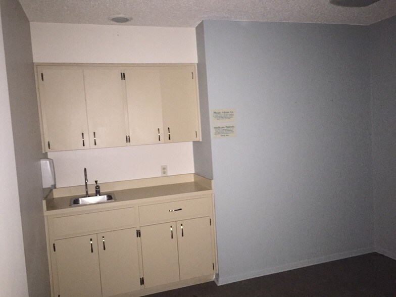 More Photos Of 1305 S Fort Harrison Ave, Clearwater Medical For Sale
