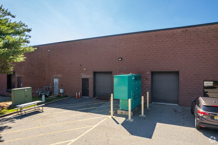 More Photos Of 300 Horizon Dr, Hamilton Light Distribution For Lease