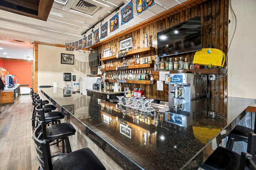 More Photos Of 762 Veterans Pky, Hinesville Restaurant For Sale