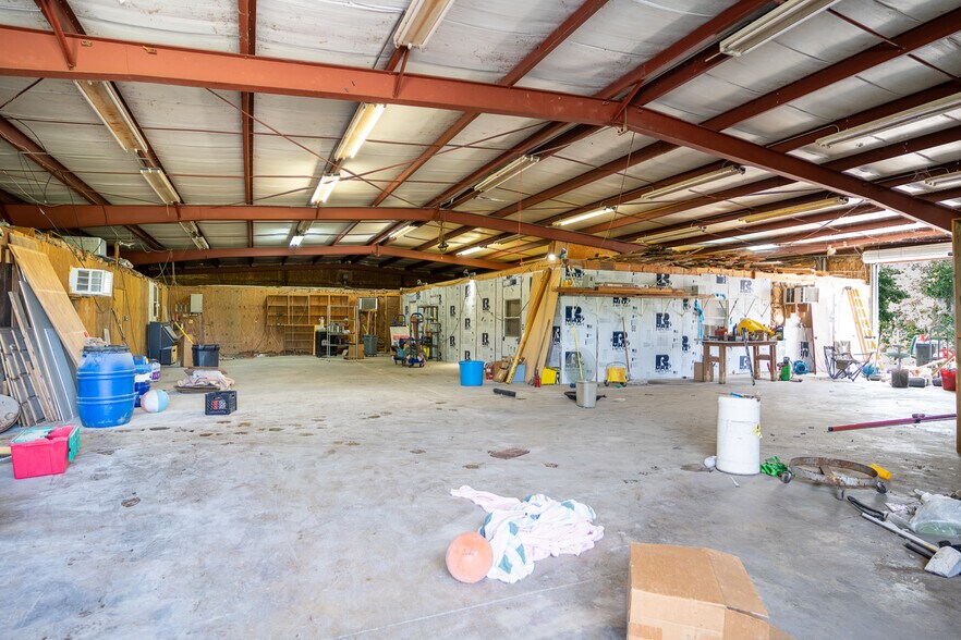 More Photos Of 220 Davenport Blvd, Davenport General Retail For Sale