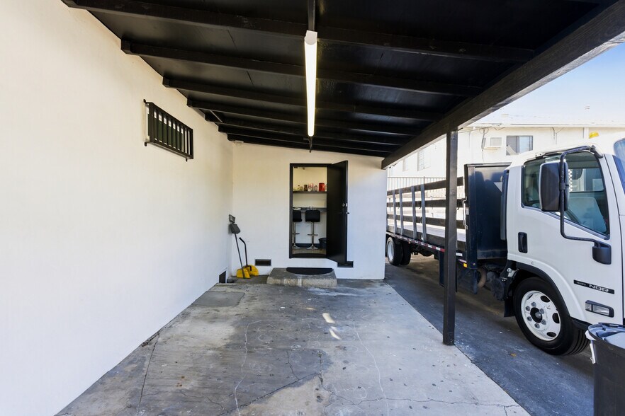 More Photos Of 13449 Van Nuys Blvd, Pacoima Storefront Retail Office For Sale