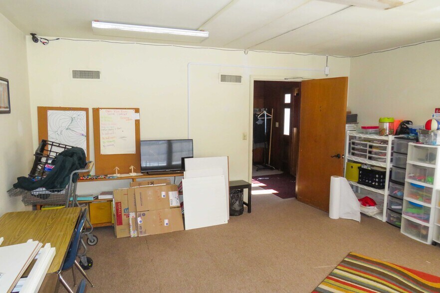 More Photos Of 1245 S Fabrique Dr, Wichita Flex For Sale