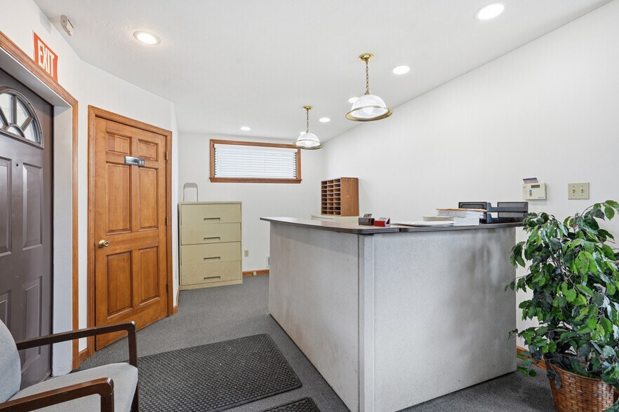 More Photos Of 8306 Ohio River Blvd, Pittsburgh Office For Sale