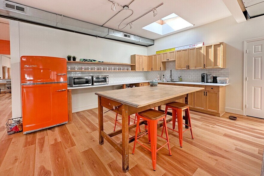 More Photos Of 106 W Jefferson St, Falls Church Flex For Sale