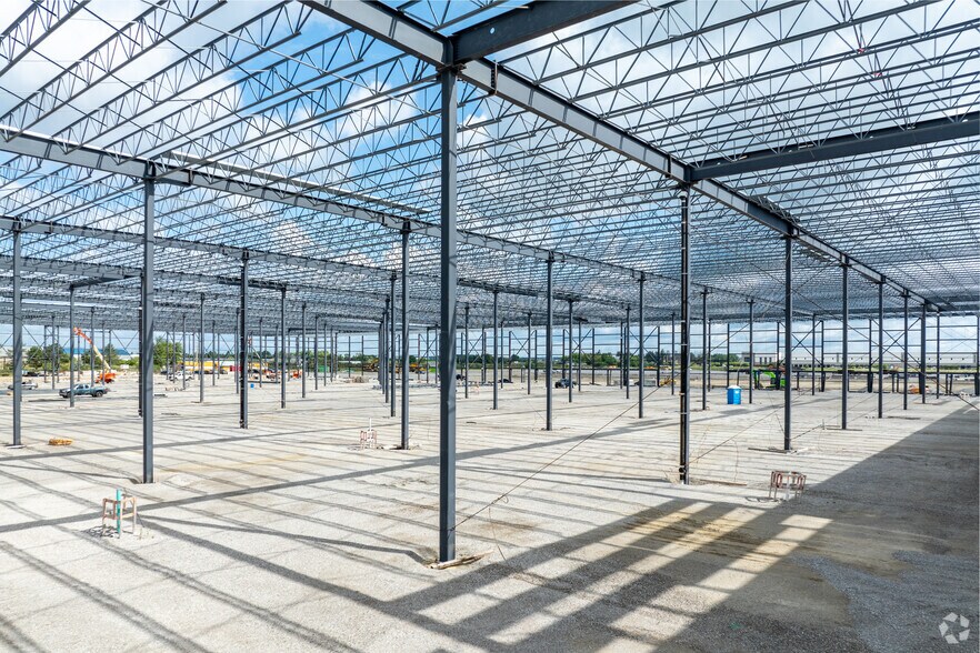 More Photos Of 5405 Countryside Dr, Brampton Warehouse For Lease