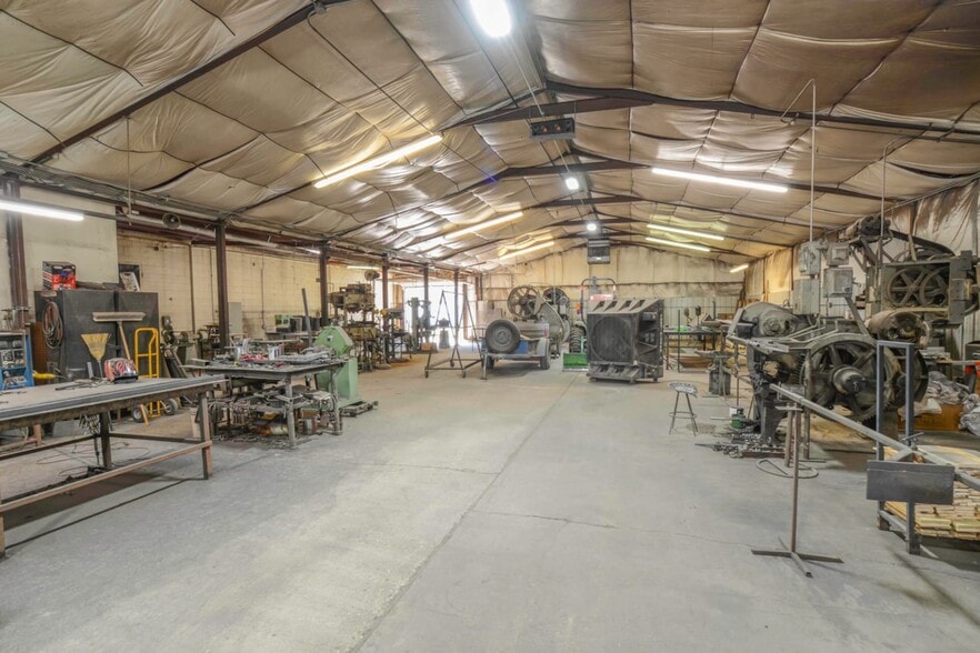 More Photos Of 1117 N Avenue T, Lubbock Warehouse For Sale