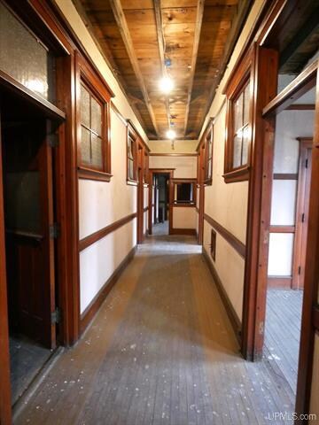 More Photos Of 808 Oak St, Calumet Office For Sale
