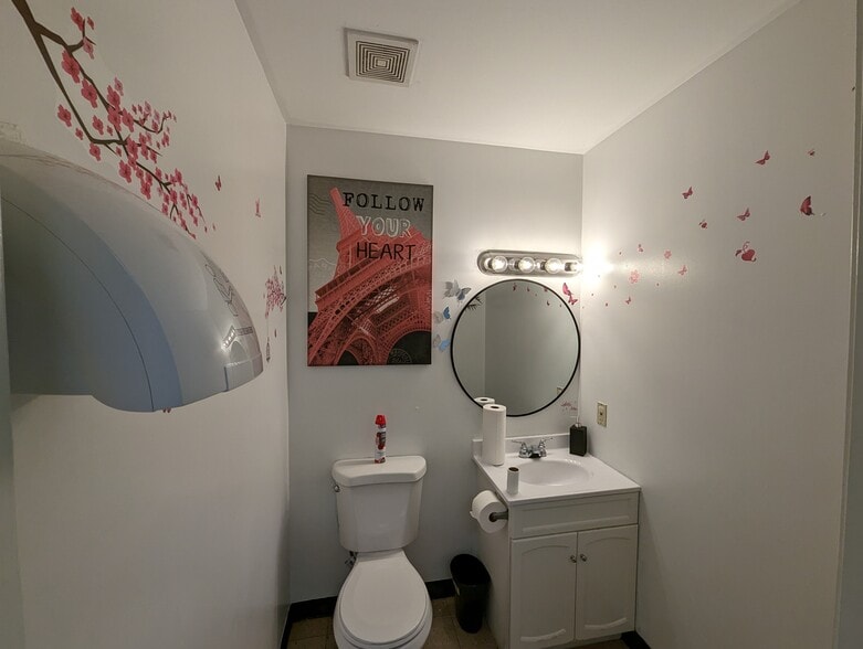 More Photos Of 832 Seven Bridge Rd, East Stroudsburg Medical For Lease