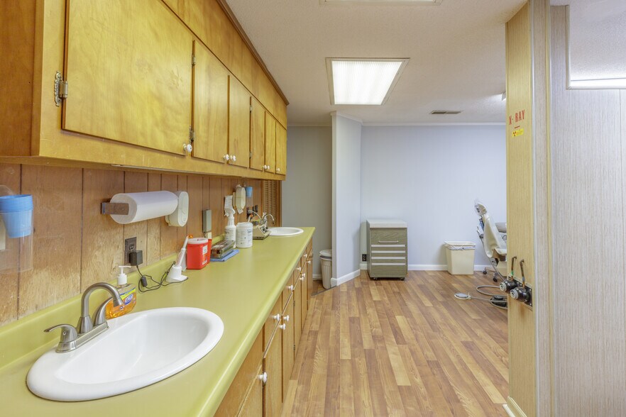 More Photos Of 4135 Hixson Pike, Chattanooga Office For Sale