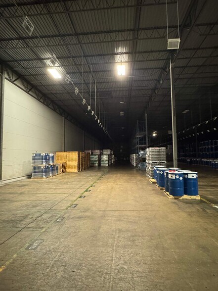 More Photos Of 600 Ellis Rd N, Jacksonville Warehouse For Lease