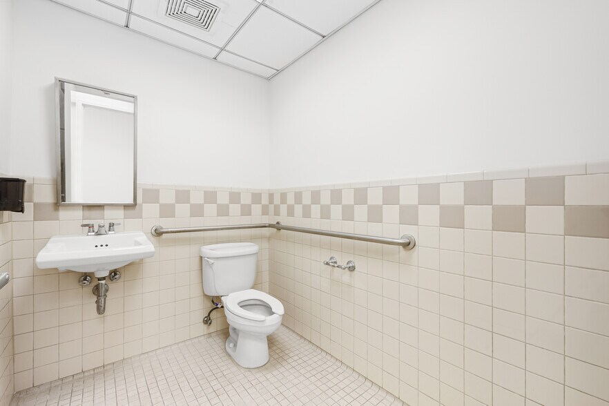 More Photos Of 820 Second Ave, New York Medical For Lease