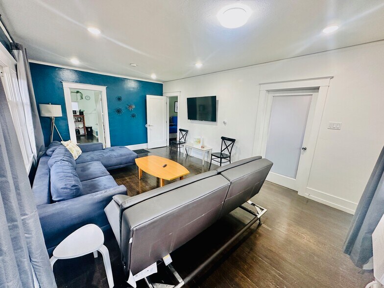 More Photos Of 423 Mill St, Reno Office For Lease