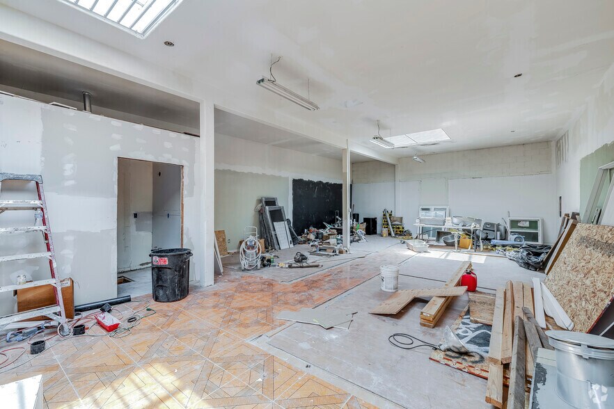 More Photos Of 4933 San Leandro St, Oakland Warehouse For Lease