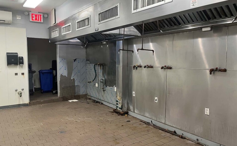 More Photos Of 519 Fulton St, Brooklyn Storefront For Lease