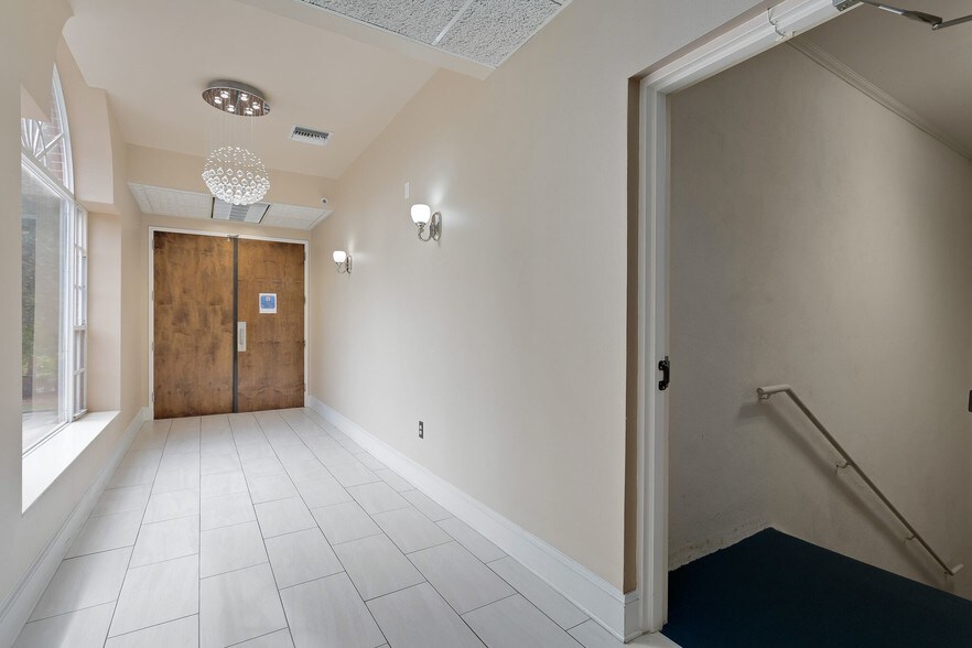 More Photos Of 1920 Boothe Cir, Longwood Office For Lease