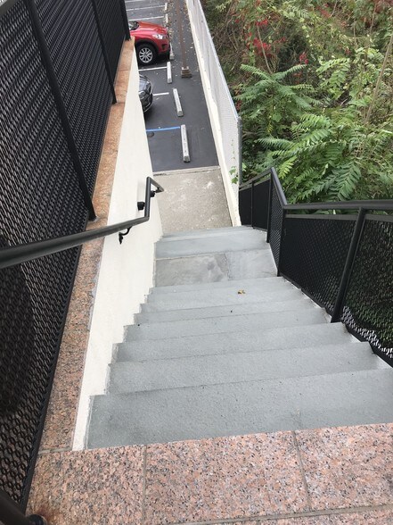 More Photos Of 141 N State Rd, Briarcliff Manor Village Medical For Lease