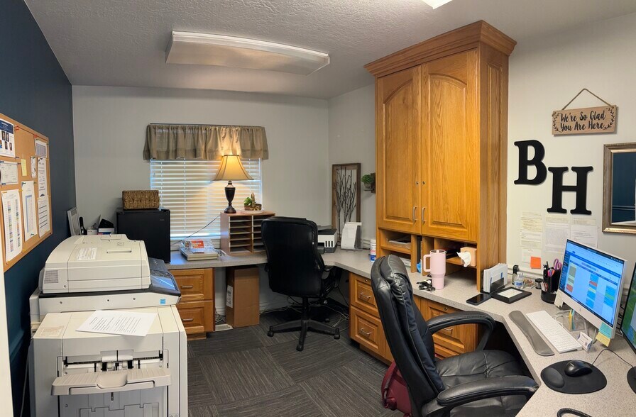 More Photos Of 887-891 W Center St, Orem Medical For Sale
