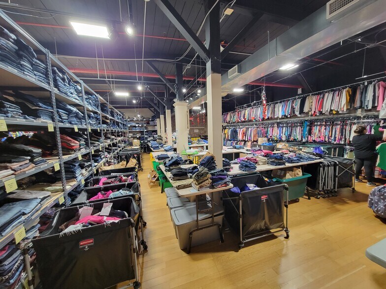 More Photos Of 100 Pleasant St, Dracut Self Storage For Sale