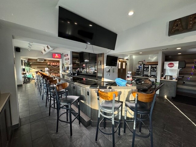 More Photos Of 8713 Gravois Rd, Saint Louis Restaurant For Lease