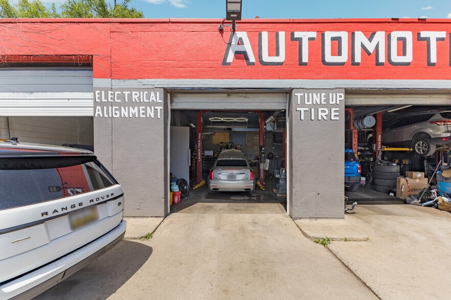 More Photos Of 10200 Whittier, Detroit Auto Repair For Lease