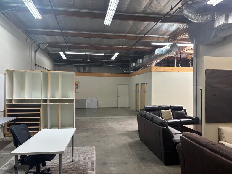 More Photos Of 157-159 W Providencia Ave, Burbank Warehouse For Lease