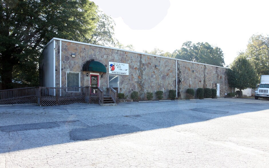 More Photos Of 737 Main St, Stone Mountain Office For Lease
