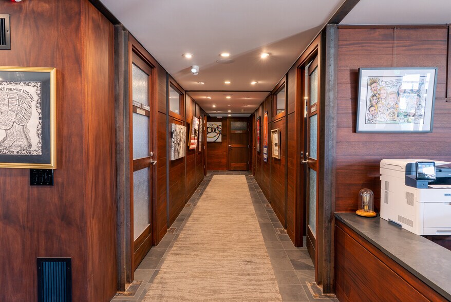 More Photos Of 733 E 12th 1/2 St, Houston Office For Sale