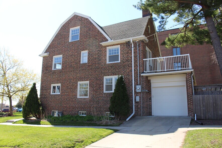 More Photos Of 303 6th Ave SW, Rochester Office Residential For Sale