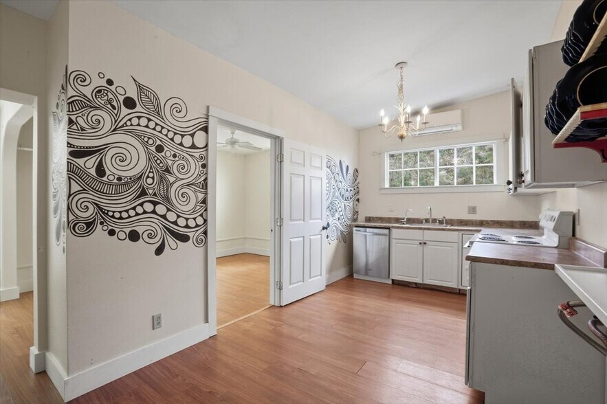 More Photos Of 145 N Market St, Wailuku Storefront Retail Residential For Lease