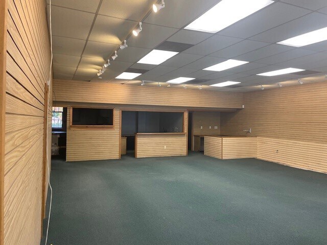 More Photos Of 409 Waltham St, Lexington Unknown For Lease