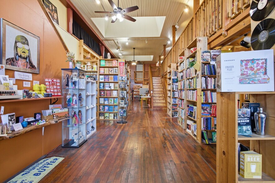 More Photos Of 657 E Main St, Cottage Grove Restaurant For Sale