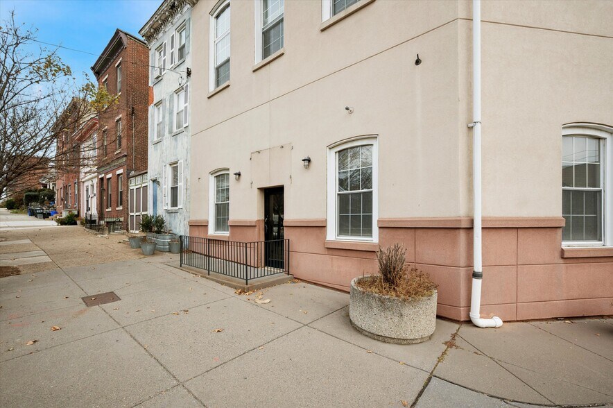 More Photos Of 4147 Woodland ave, Philadelphia Office For Sale
