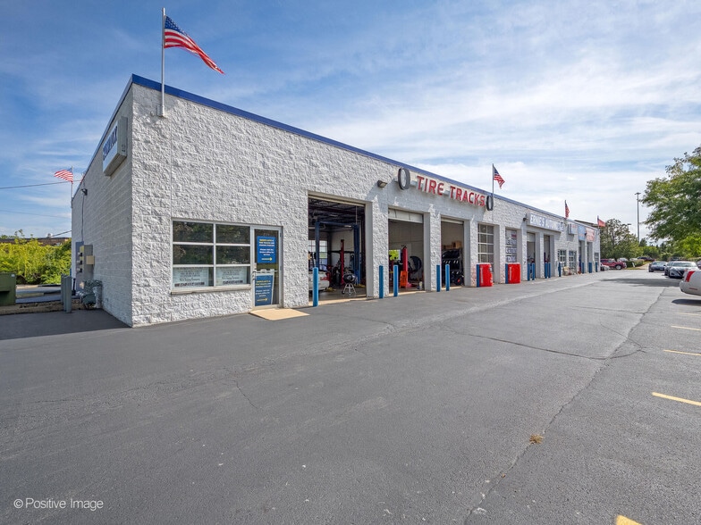 More Photos Of 524-530 W Grand Ave, Elmhurst Auto Repair For Sale
