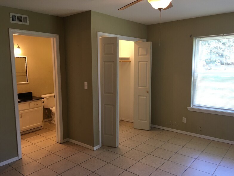 More Photos Of 4 Grand Lake Dr, Afton Apartments For Sale