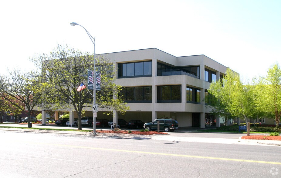 More Photos Of 123 Main St, Bristol Office For Sale