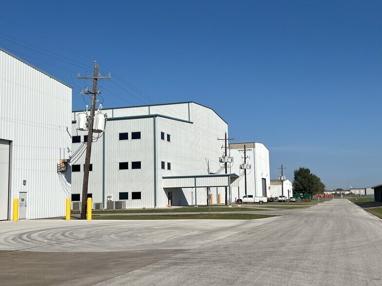 More Photos Of 6401 N Eldridge Pky, Houston Manufacturing For Sale