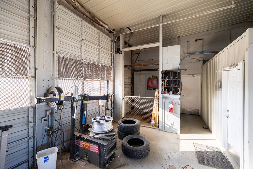 More Photos Of 11209 W Kellogg, Wichita Auto Dealership For Sale